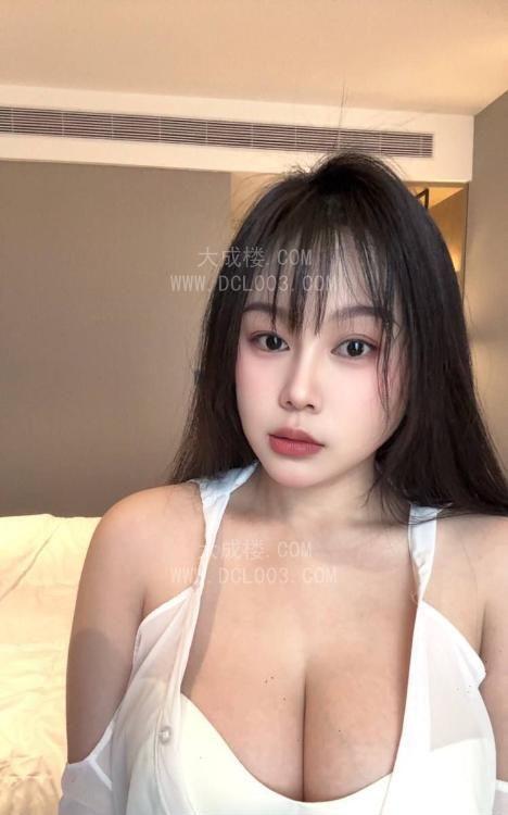 东莞丰满白皙小坦钥钥