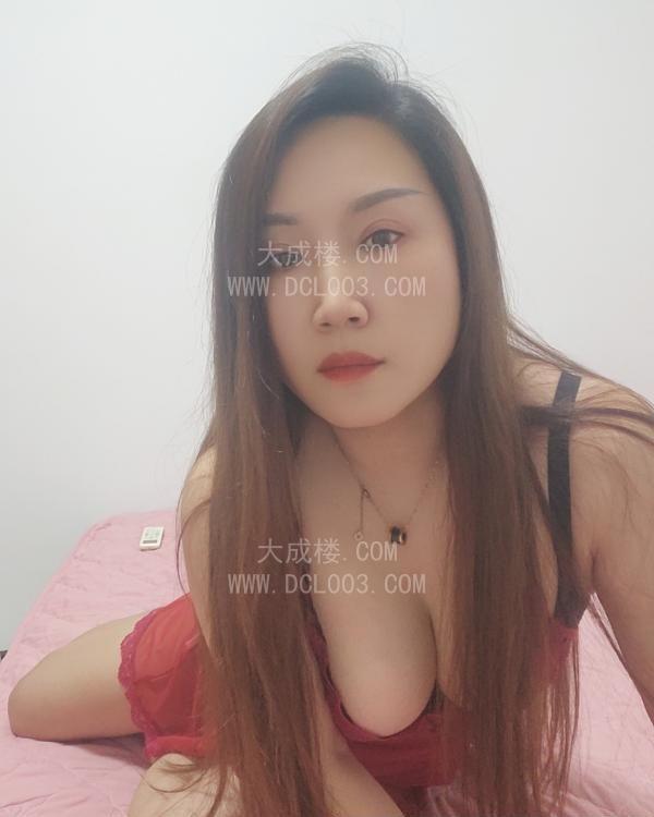 白云梅花园长发美女
