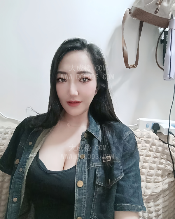 海珠E奶服务系骚少妇