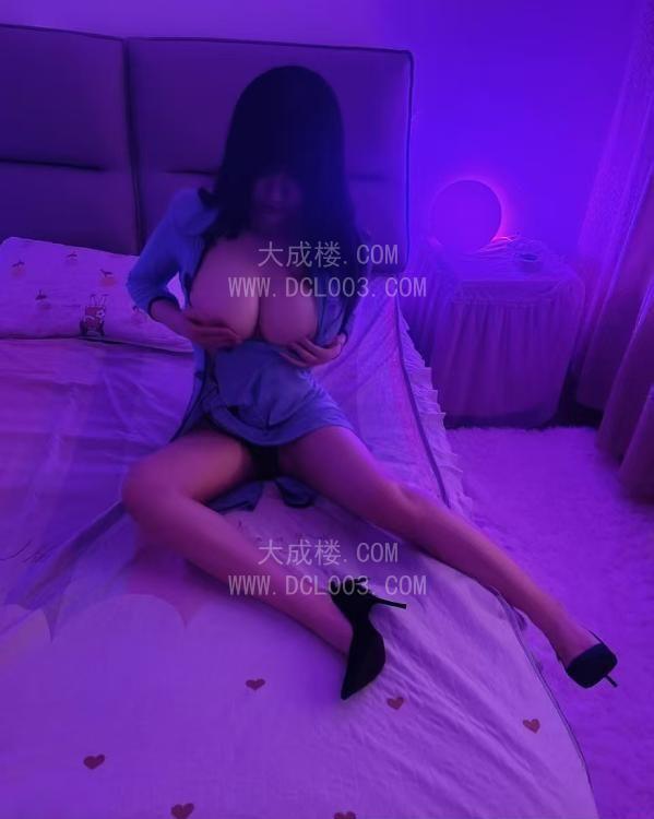 闵行高颜E奶反差兔兔