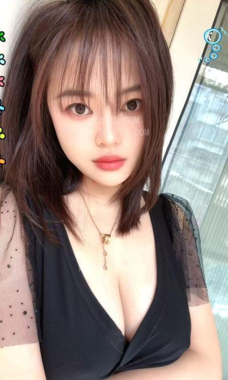 河西两骚妇双飞可舌吻