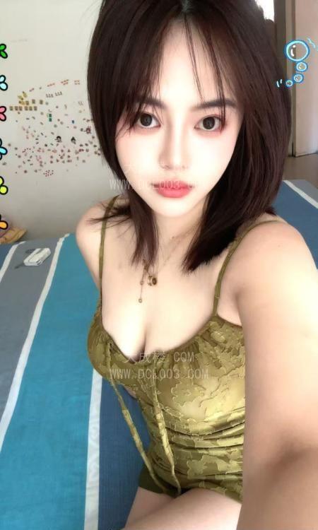 河西两骚妇双飞可舌吻
