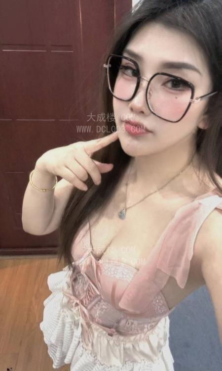苏州大胸风骚眼镜御姐