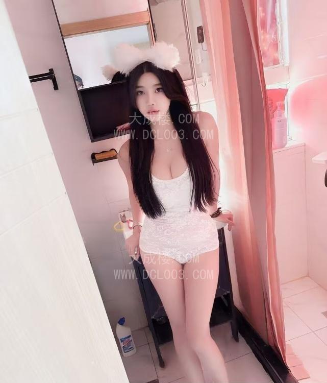 成都武候零零后巨乳老师