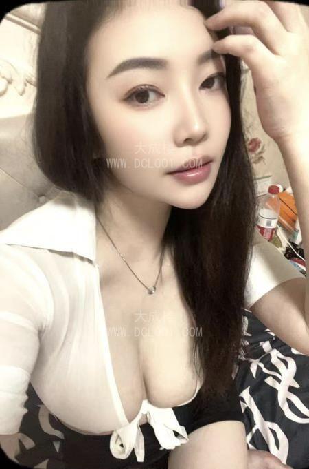 汉阳肤白腿长