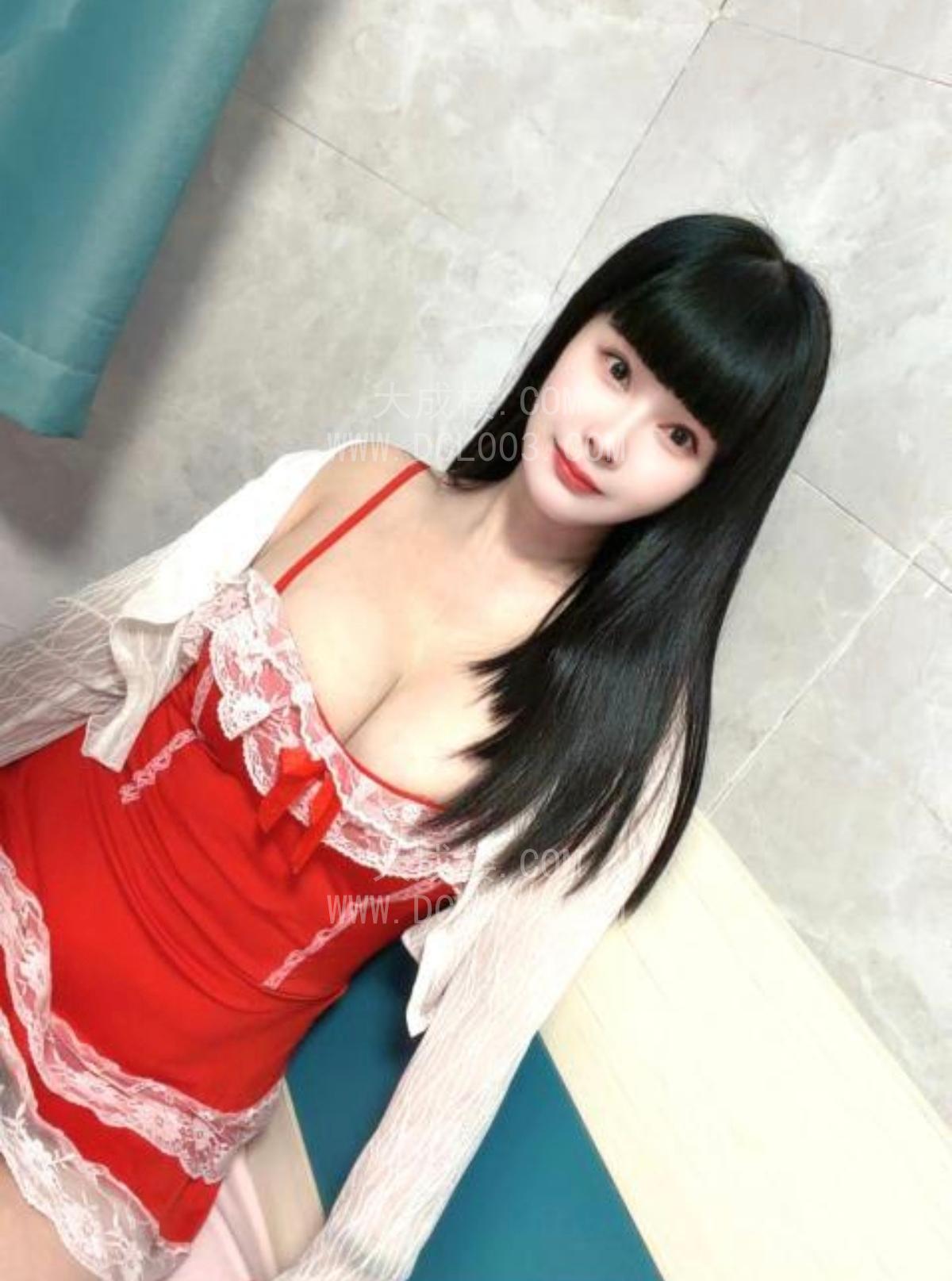白云巨乳舌吻骚妇