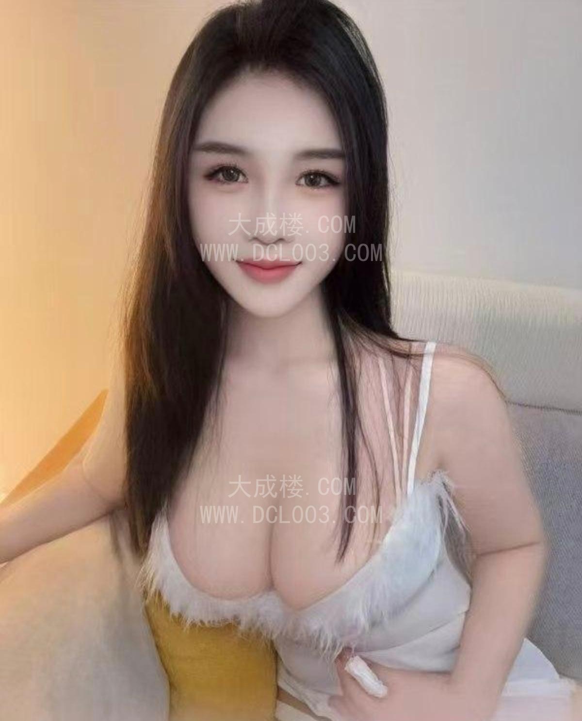 青岛丰满美乳妹子