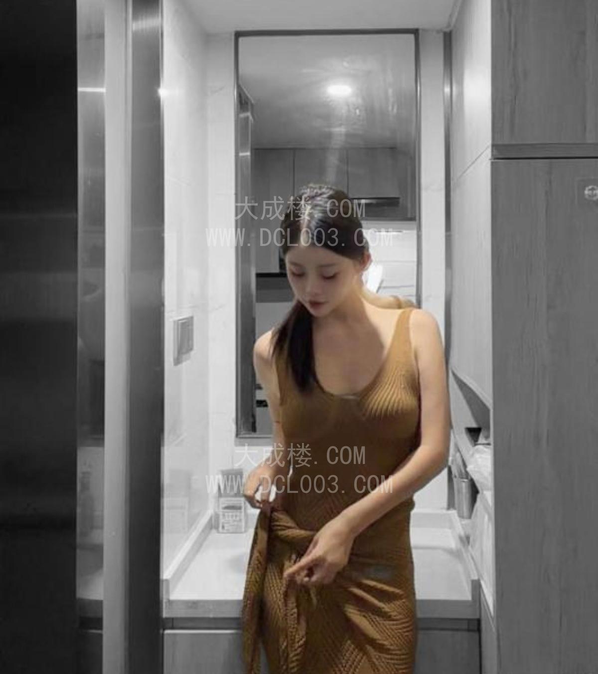 东莞高挑性感翘臀美女